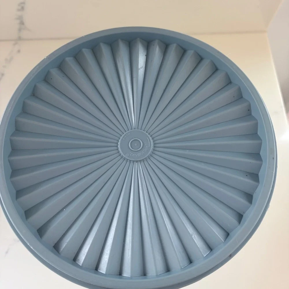 Vintage Tupperware Servalier Canister Blue 1339-1 with Sunburst Lid 1205-4‎ USA